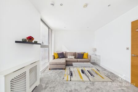 Rumford Place, 2 bedroom Flat to rent, &pound;1,400 pcm