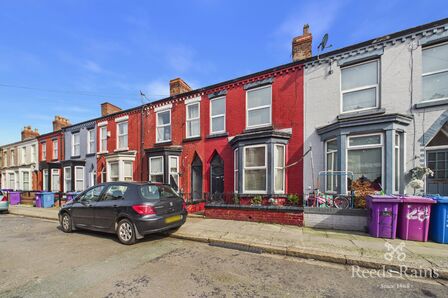 3 bedroom Mid Terrace House for sale