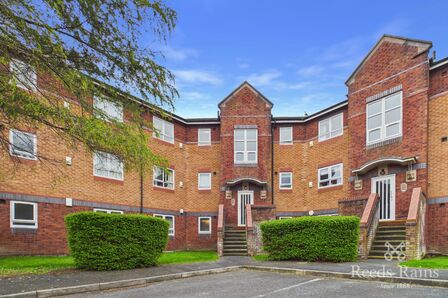 Princes Gardens, 3 bedroom Flat for sale, &pound;150,000