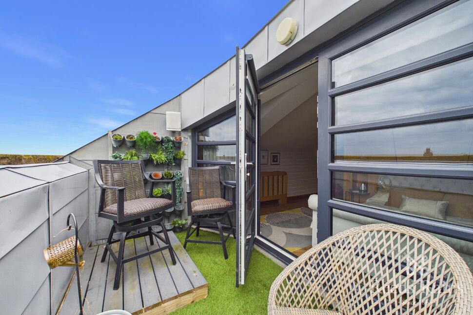 Main image of 3 bedroom Flat for sale, The Colonnades, Albert Dock, Merseyside, L3