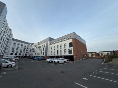 Low Hill, Garage to rent, &pound;125 pcm