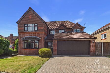 Fallbrook Drive, 4 bedroom Detached House for sale, &pound;425,000