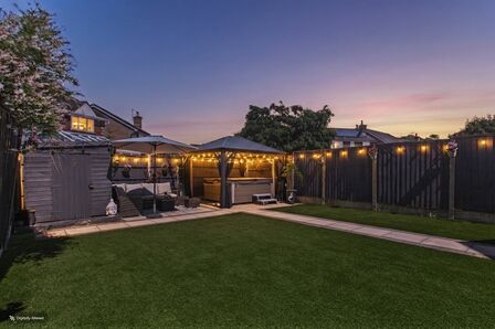Parkside Drive, 5 bedroom Semi Detached House for sale, &pound;475,000