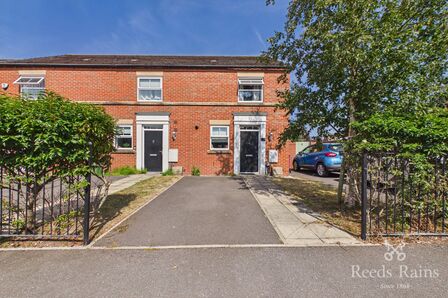 2 bedroom End Terrace House for sale