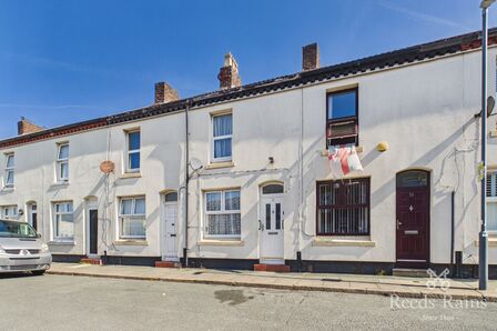 2 bedroom Mid Terrace House for sale