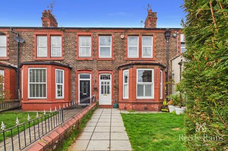 4 bedroom Mid Terrace House for sale
