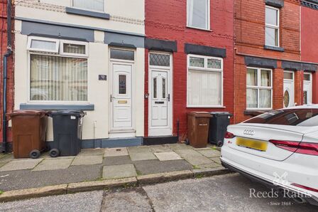 2 bedroom Mid Terrace House to rent