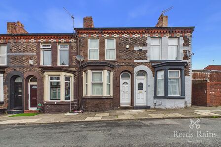 3 bedroom Mid Terrace House for sale