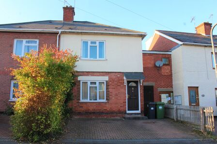 Kennan Avenue, 3 bedroom Semi Detached House to rent, £1,450 pcm