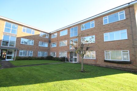 Pine Court, 2 bedroom  Flat to rent, £1,100 pcm