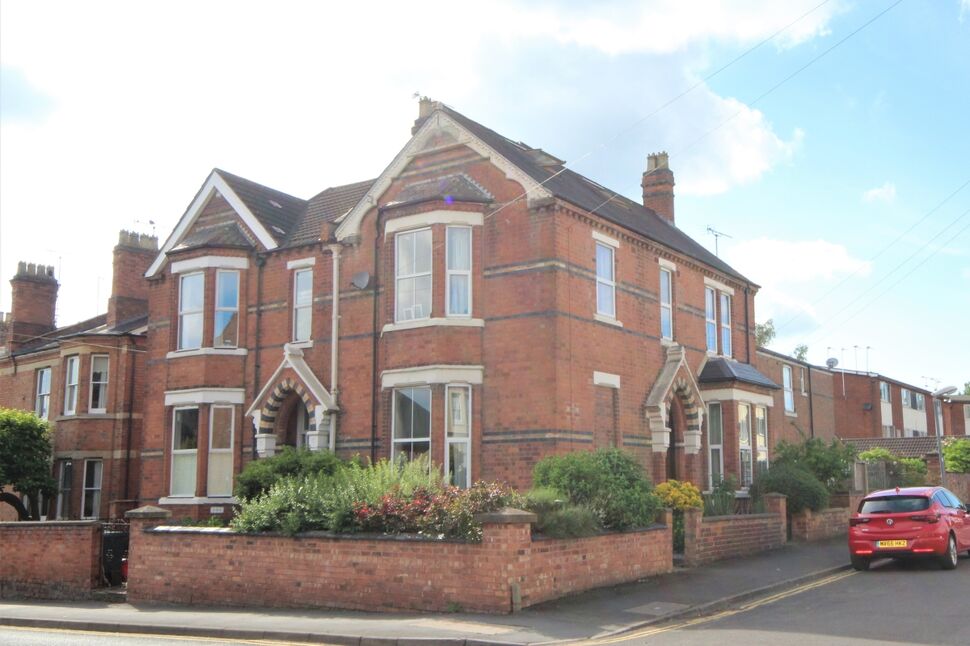 Main image of 5 bedroom Semi Detached House to rent, Fairlawn Close, Leamington Spa, Warwickshire, CV32