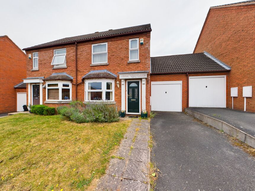 2 bedroom Semi Detached House for sale, Robinia Close, Leamington Spa
