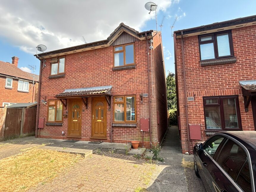 Main image of 2 bedroom Semi Detached House for sale, Hitchman Mews, Leamington Spa, Warwickshire, CV31