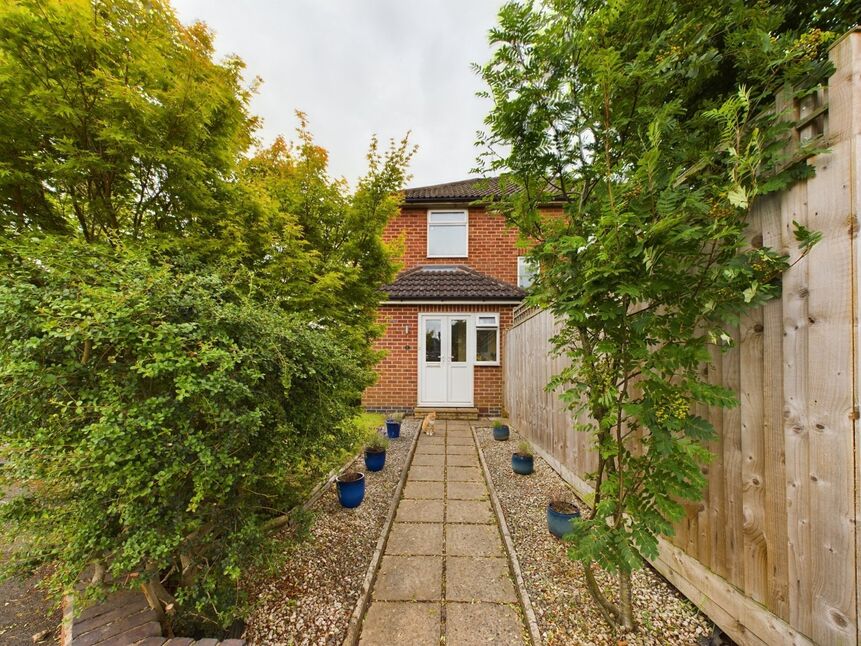 3 bedroom Semi Detached House for sale, Roxburgh Croft, Leamington Spa