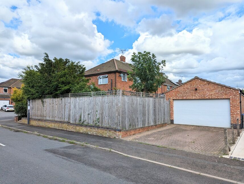 3 bedroom Semi Detached House for sale, Roxburgh Croft, Leamington Spa