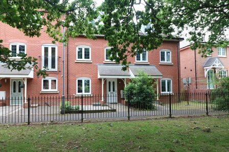 3 bedroom Semi Detached House to rent