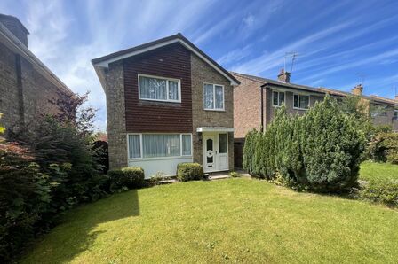 Pennine Walk, 3 bedroom Detached House for sale, £220,000