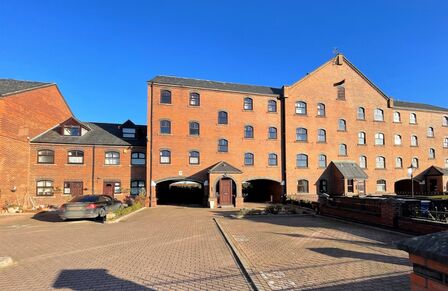 Telfords Quay, 2 bedroom  Flat to rent, £795 pcm