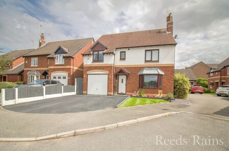 Lochinver Avenue, 5 bedroom Detached House for sale, £440,000