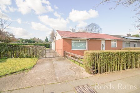 Hillside Drive, 3 bedroom Semi Detached Bungalow for sale, £180,000