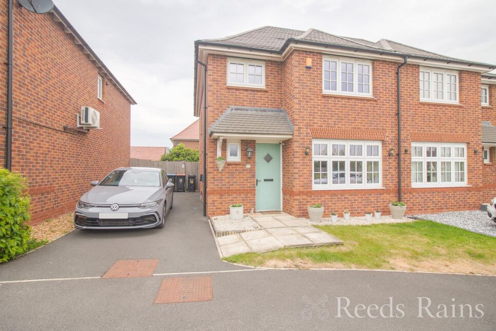 3 bedroom Semi Detached House for sale