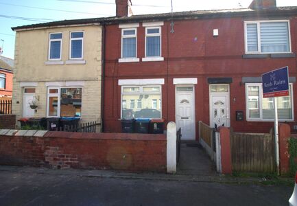 Livingstone Road, 2 bedroom Mid Terrace House to rent, &pound;875 pcm