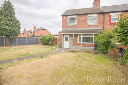 Bishops Gardens, 3 bedroom Semi Detached House to rent, £950 pcm