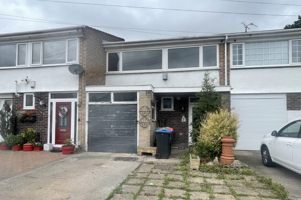Main image of 3 bedroom End Terrace House for sale, Links Avenue, Little Sutton, Cheshire, CH66