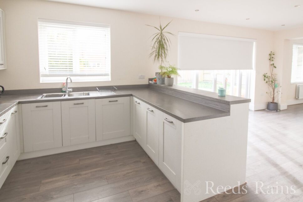 Open Plan Kitchen / Family Room
