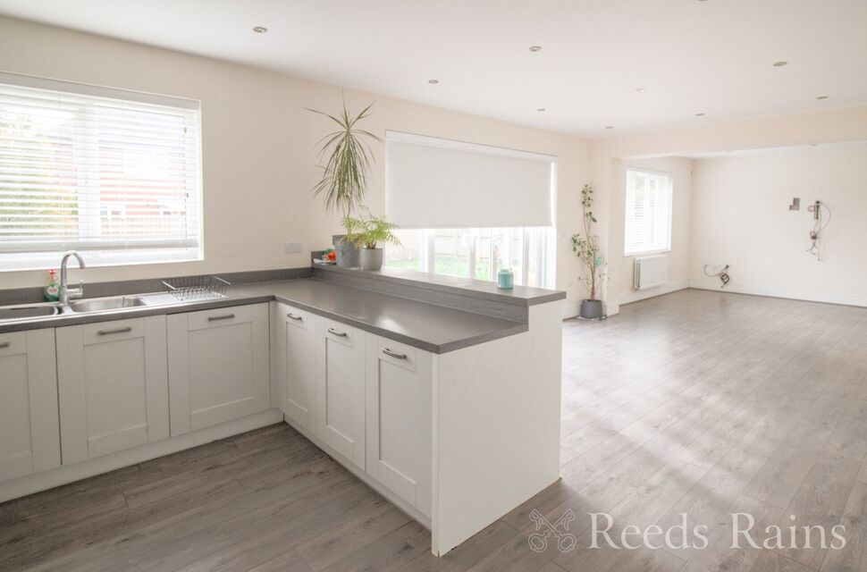 Open Plan Kitchen / Family Room