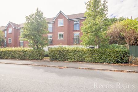 Naylor Road, 2 bedroom  Flat for sale, £115,000
