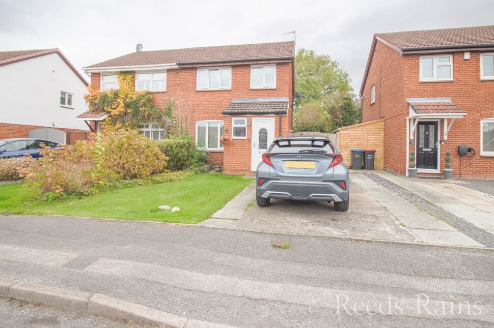 Main image of 3 bedroom Semi Detached House for sale, St. Marks Crescent, Great Sutton, Cheshire, CH66
