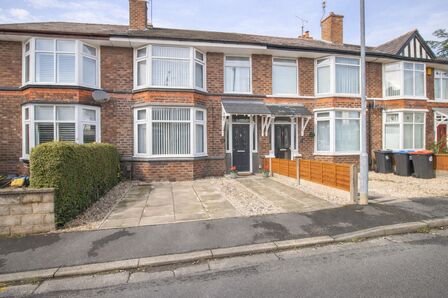 3 bedroom Mid Terrace House for sale