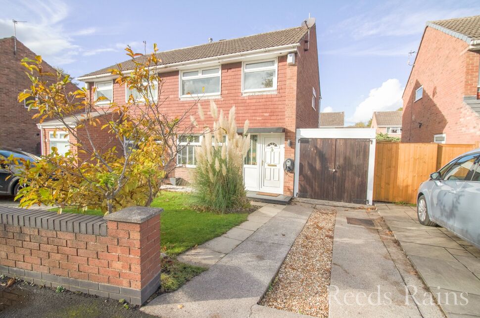Main image of 3 bedroom Semi Detached House for sale, Hope Farm Road, Great Sutton, Cheshire, CH66