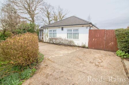 Hooton Road, 3 bedroom Detached Bungalow for sale, &pound;400,000