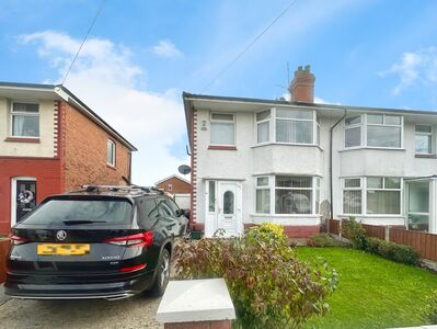 Loxdale Drive, 3 bedroom Semi Detached House to rent, £1,300 pcm