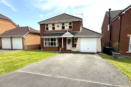Stroma Avenue, 4 bedroom Detached House to rent, &pound;1,500 pcm