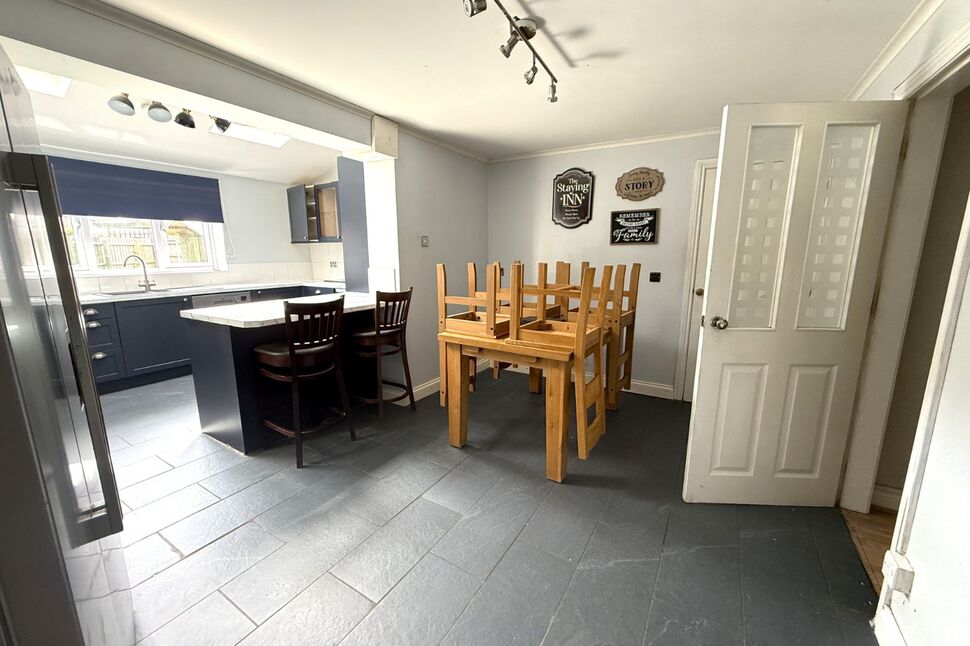 Open Plan Kitchen / Dining