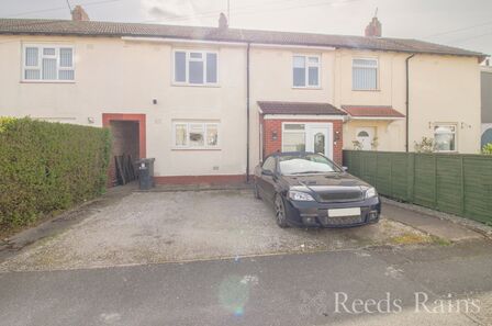 3 bedroom Mid Terrace House for sale