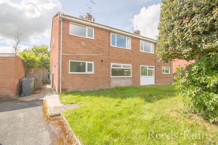 Dunbar Close, 2 bedroom Flat for sale, &pound;100,000