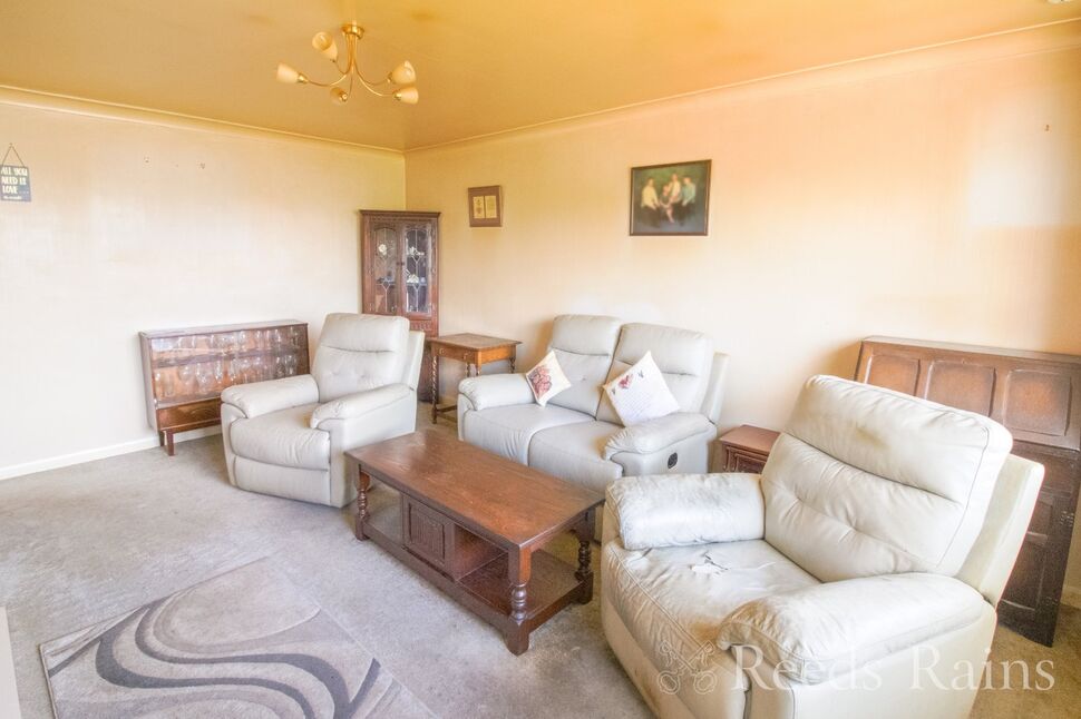 Lounge / Dining