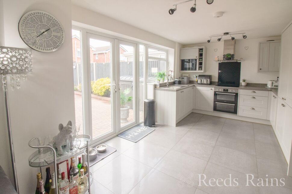Kitchen / Dining