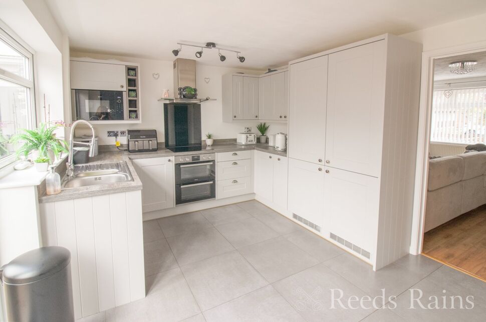 Kitchen / Dining