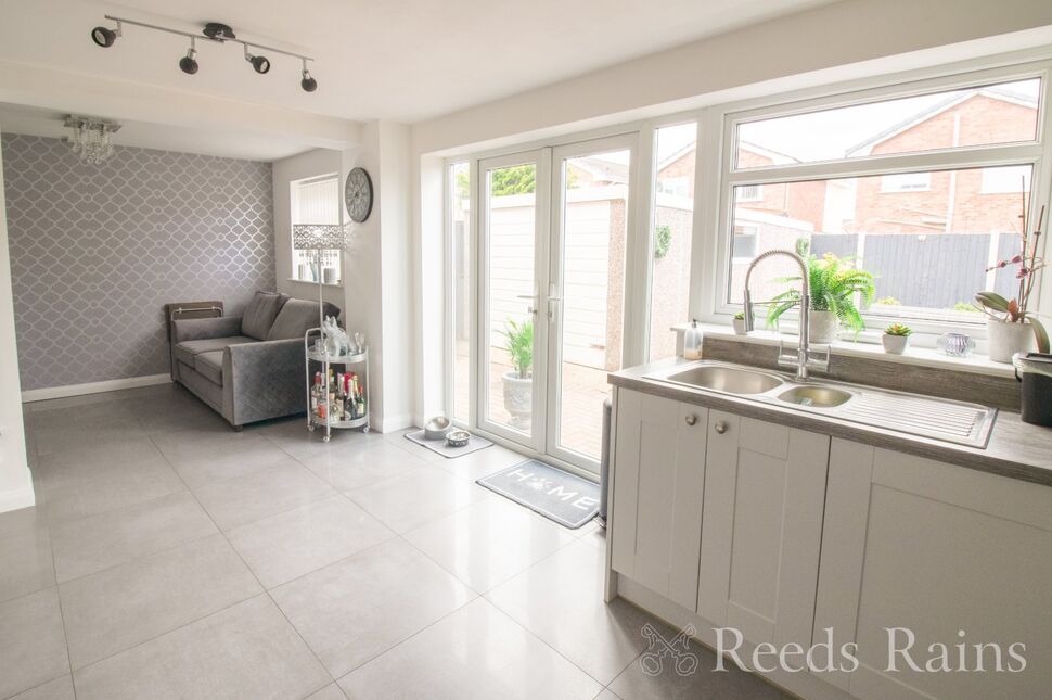 Kitchen / Dining