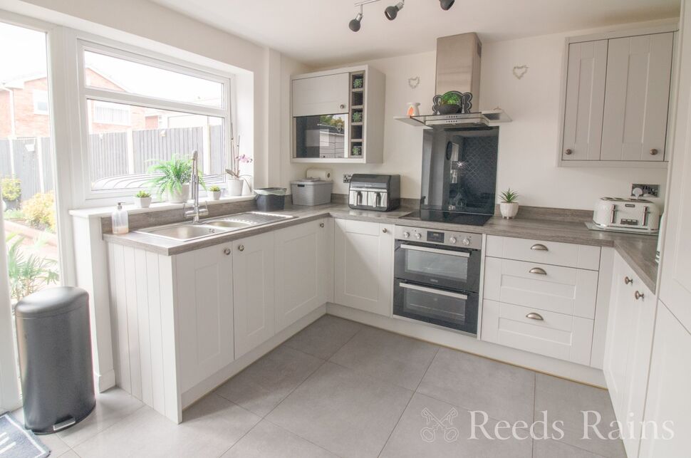 Kitchen / Dining