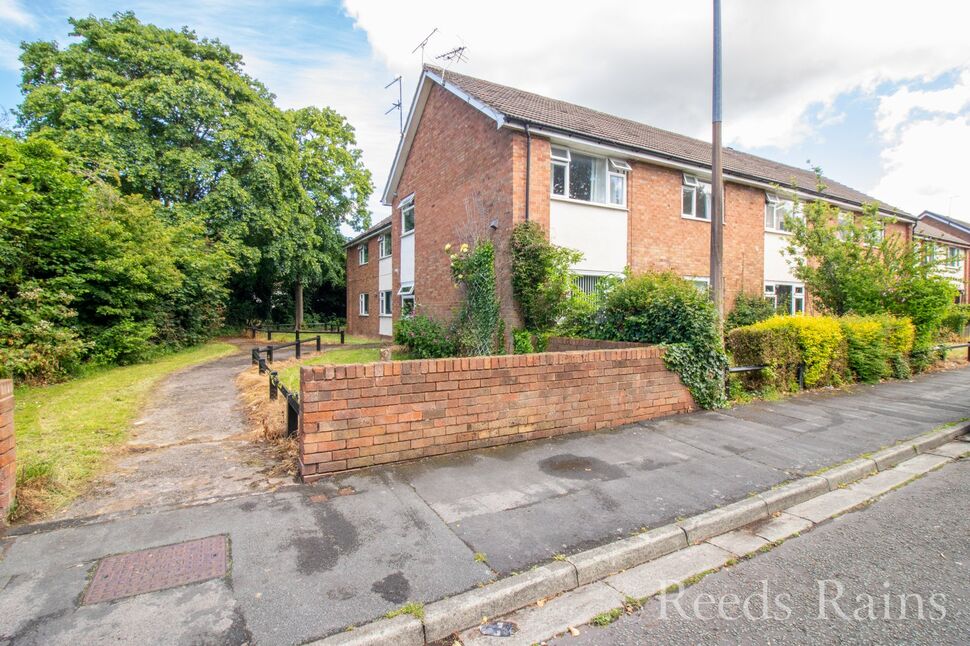 Main image of 1 bedroom Flat for sale, Stirling Court, Ellesmere Port, Cheshire, CH65