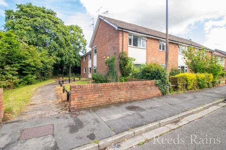 Stirling Court, 1 bedroom Flat for sale, &pound;75,000