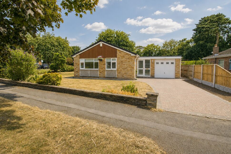 Main image of 3 bedroom Detached Bungalow for sale, Spinney Drive, Great Sutton, Cheshire, CH66