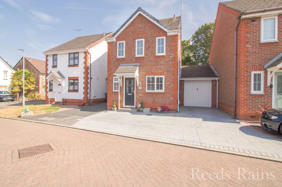 Main image of 3 bedroom Detached House for sale, Poplar Close, Whitby, Cheshire, CH65