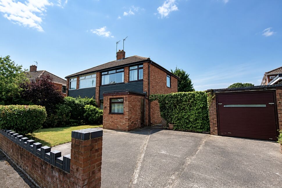 Main image of 3 bedroom Semi Detached House for sale, Painswick Road, Great Sutton, Cheshire, CH66